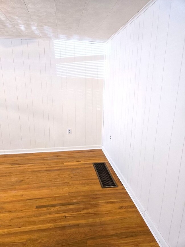 Building Photo - Spacious 3-bedroom single-family home in Chambersburg Borough