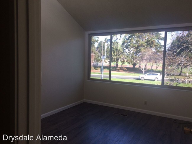 Building Photo - 3151 Bali Ln