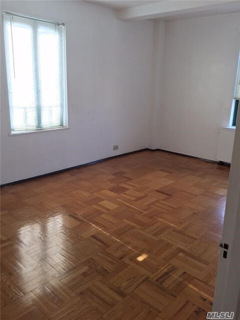 Foto del edificio - 1595 Unionport Rd