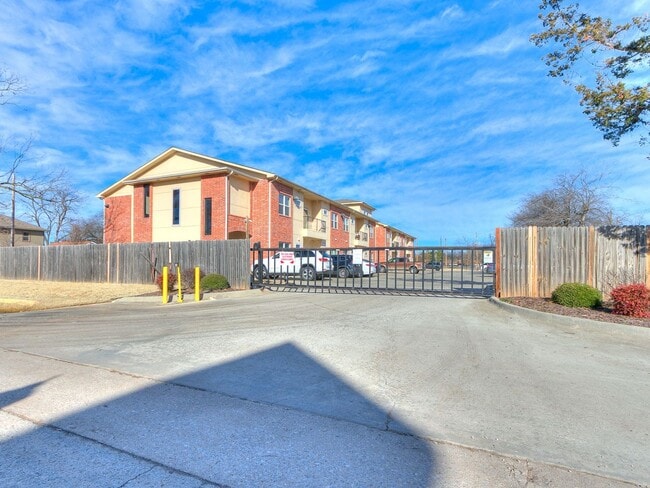 Building Photo - STUDENT HOUSING STILL AVAILABLE FOR FALL 2...