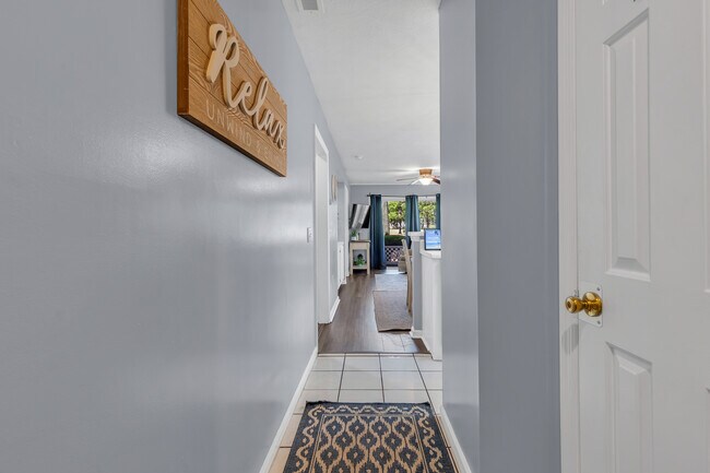Foto del edificio - 589 Blue River Ct