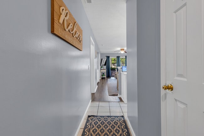Building Photo - 589 Blue River Ct