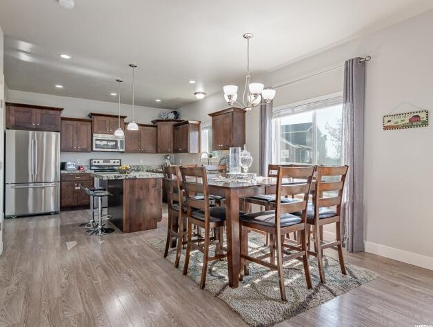 Building Photo - 454 E Rue Hugo