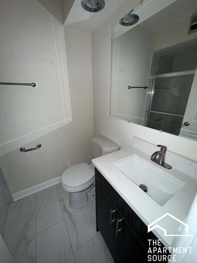 Foto del edificio - 5917 N Kenmore Ave