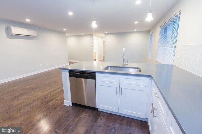 Foto del edificio - 1228-32 W College Ave