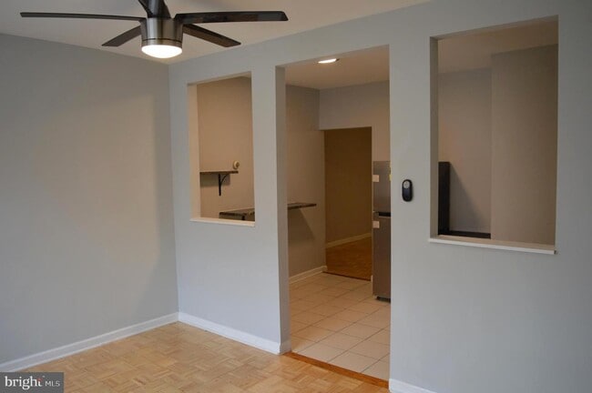 Building Photo - 2603 E Somerset St