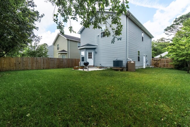 Building Photo - 1077 Green St