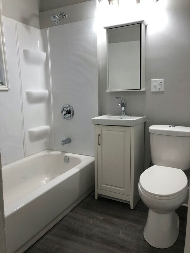 Building Photo - Renovated 1 Bedroom Apartment In Dundee!!