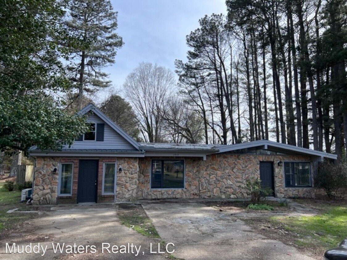 Primary Photo - 4 br, 2 bath House - 1913 Simpson Dr