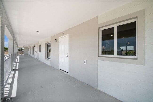 Building Photo - 721 SW 30th Terrace