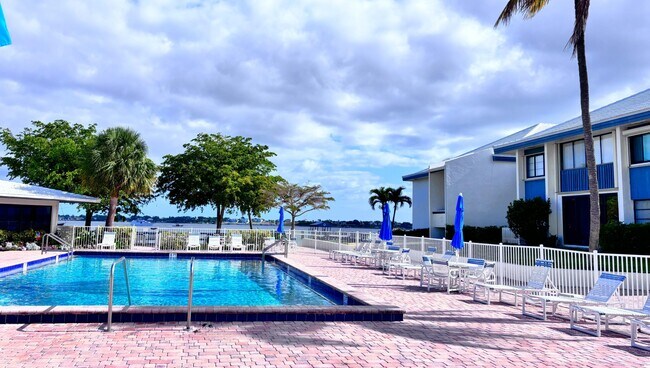 Foto del edificio - 175 SE St Lucie Blvd