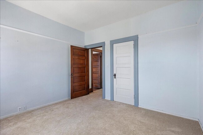 Building Photo - 1089 Park Ave