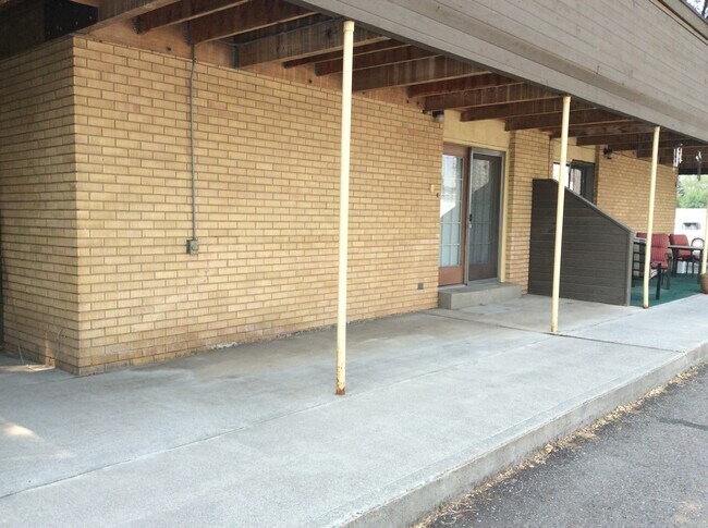 Porche lateral - 220 N Fanning Way