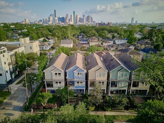 Foto del edificio - 228 E Woodland St