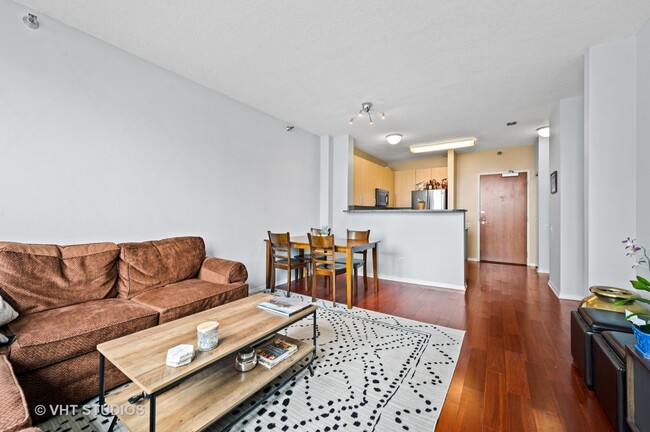 Foto del edificio - 600 N Kingsbury St