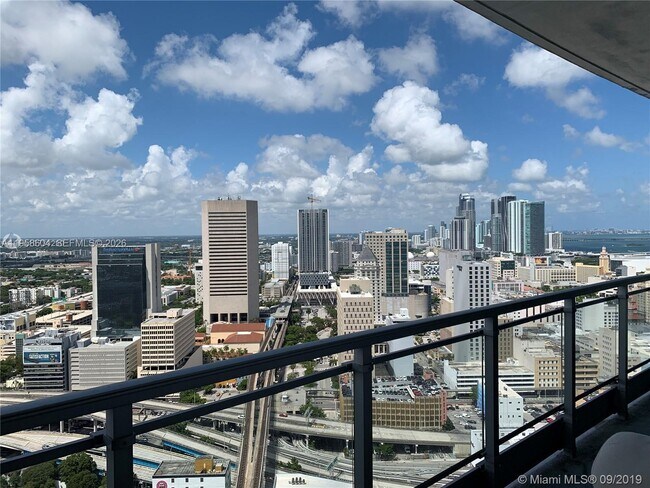 Foto del edificio - 90 SW 3rd St