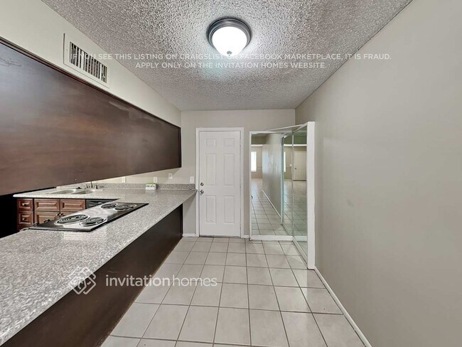 Foto del edificio - 9534 E Decatur St