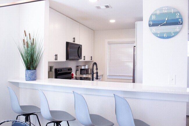 Foto del edificio - 6 Bay Acres Ave