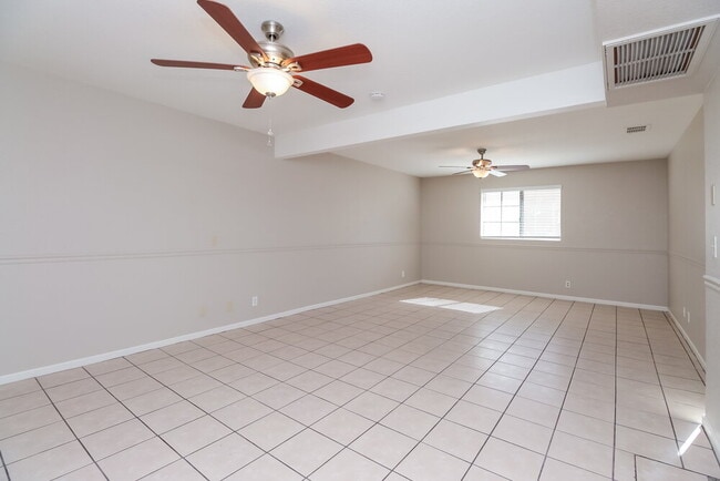 Building Photo - 921 S Val Vista Dr