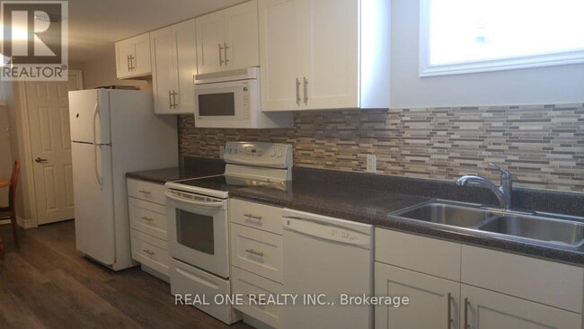 Building Photo - 1218 Shamir Crescent