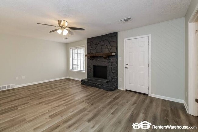 Building Photo - Renovated East Memphis Home MOVE IN READY!
