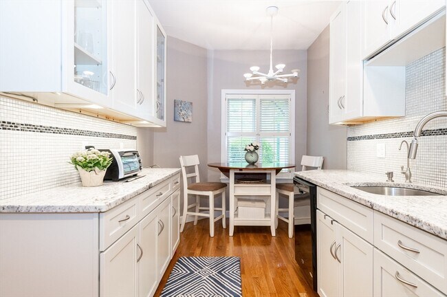 Foto del edificio - 178 Bishops Forest Dr