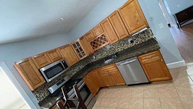 Building Photo - 80 Hamilton St