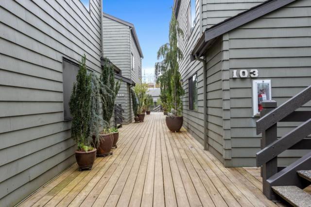 Building Photo - 2 bedroom in Bellevue WA 98005