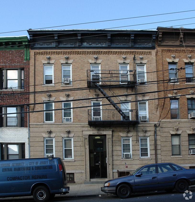 Building Photo - 38 Broadway