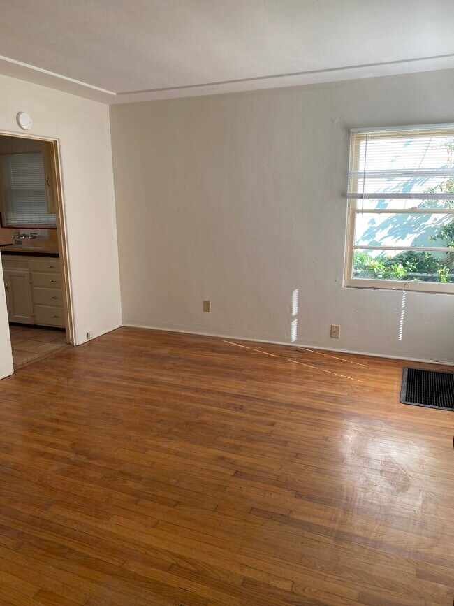 Foto del edificio - 2566 1/2 B Street