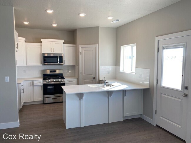 Foto del edificio - 3 br, 2.5 bath House - 3041 N 225 E