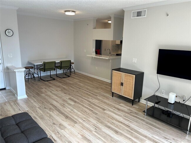 Foto del edificio - 17150 N Bay Rd