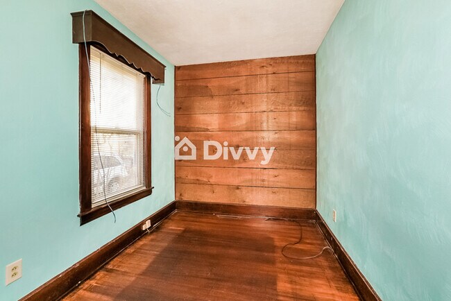 Foto del edificio - 306 Spruce St, Elyria, OH 44035