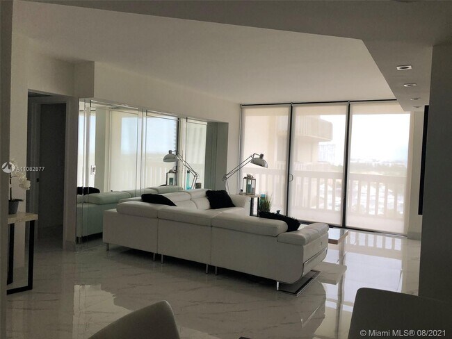 Foto del edificio - 19355 Turnberry Way