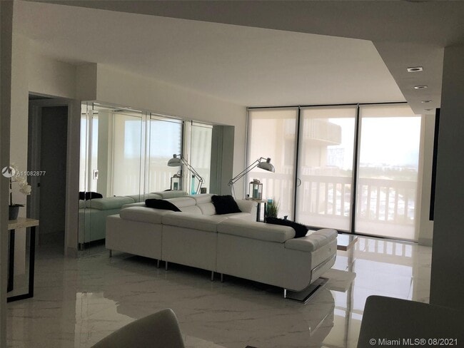 Building Photo - 19355 Turnberry Way