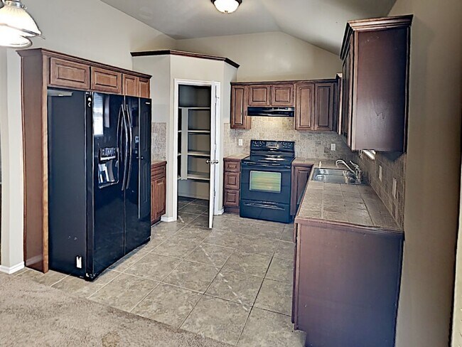 Building Photo - 1024 Denmark Dr Yukon OK 73099