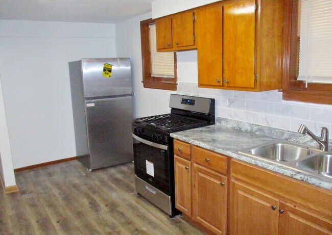 Building Photo - 6170 N Meade Ave