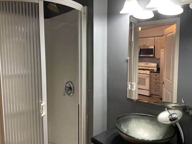 Foto del edificio - 3 br, 1 bath House - 31 CHESTNUT ST