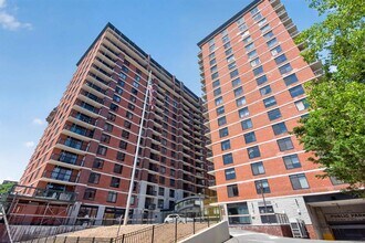 Building Photo - 700 1st St