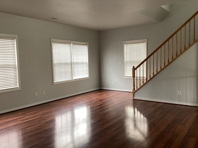 Building Photo - 3 story end unit townhouse