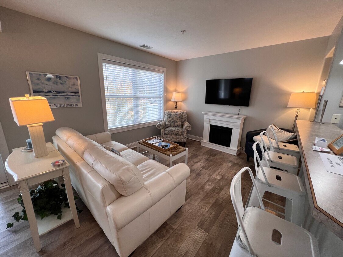 Foto principal - Stylish Downtown Traverse City Condo – Ful...