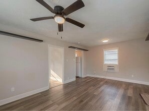 Building Photo - 1511 Scharpe St