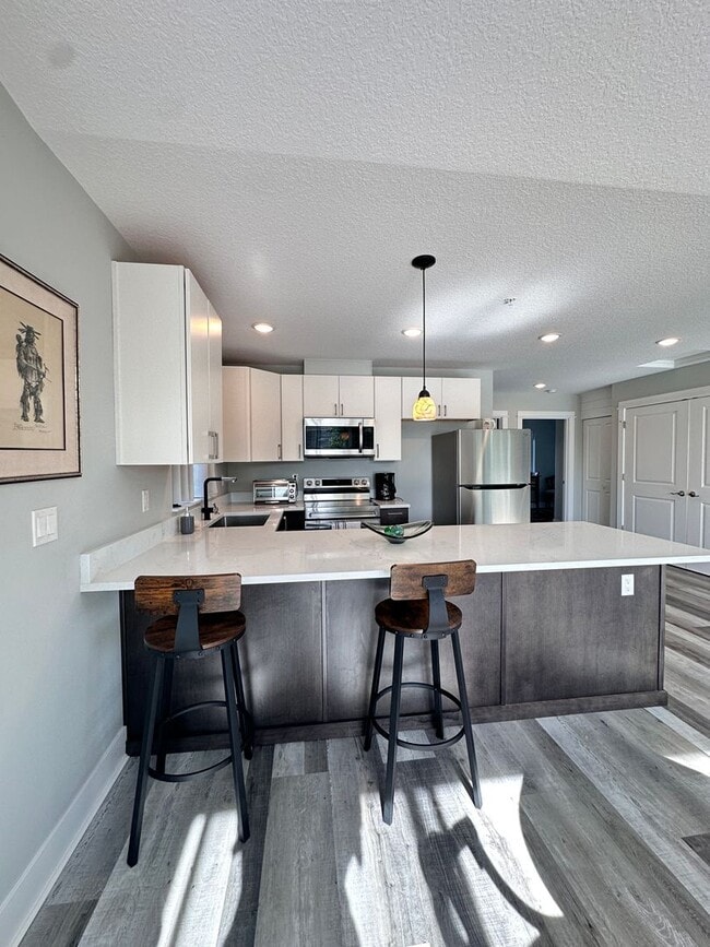 Building Photo - ***MOVE-IN SPECIAL***  Fully Furnished 2 B...