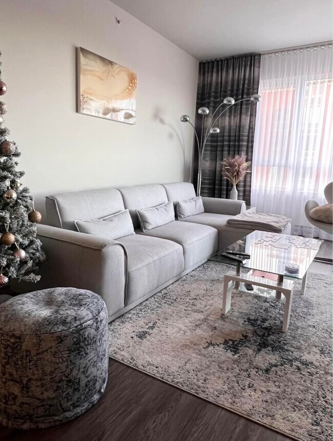 5885 MarcChagall Av Unit 602, Cote SaintLuc, QC H4W 0C1 Condo for