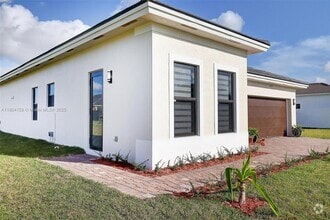 Building Photo - 30840 SW 192nd Ct