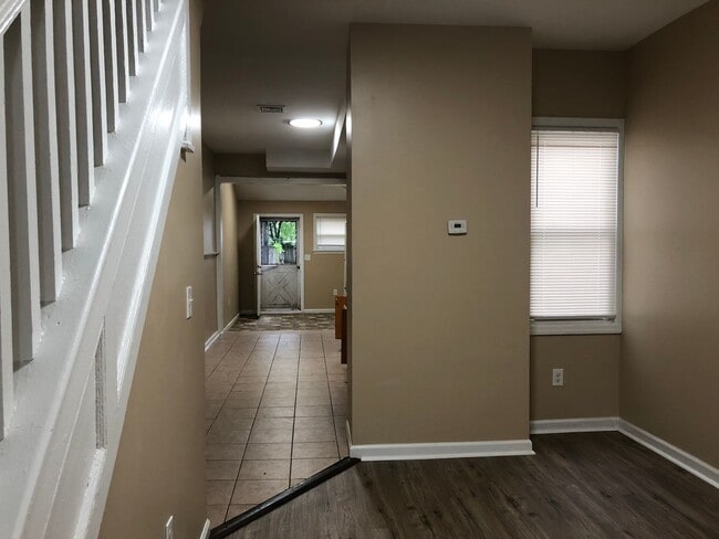 Foto del edificio - Great Home! 4 Bedrooms! Lots of Living Spa...