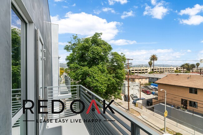 Foto del edificio - ~4 Weeks FREE~ Spacious Two Bedroom with P...