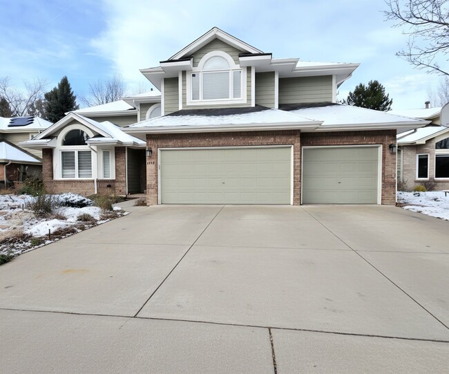 Photo - 7 bedroom 5 Bath Home In Desirable Boulder Location - Partially Furnished - 6 Month Lease Only