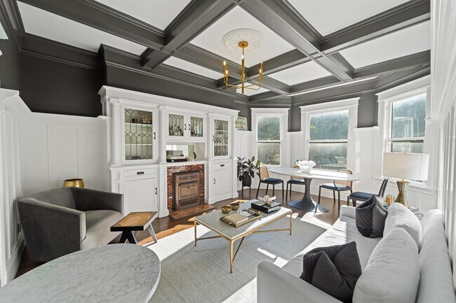 Building Photo - 1973 Oak St