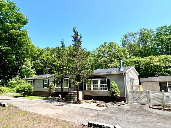 Building Photo - 22 Shinhollow Rd